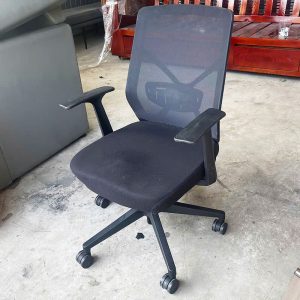 Ghế Văn Phòng Lưng Lưới Tay Vịn Nhựa Cũ