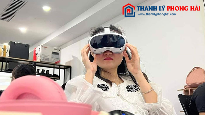 Kính thực tế ảo