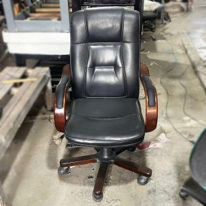 Ghế Giám Đốc Bọc Da Phối Tay Vịn Chân Gỗ Cũ
