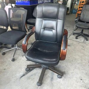 Ghế Giám Đốc Bọc Da Phối Tay Vịn Chân Gỗ Cũ