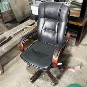 Ghế Giám Đốc Bọc Da Phối Tay Vịn Chân Gỗ Cũ