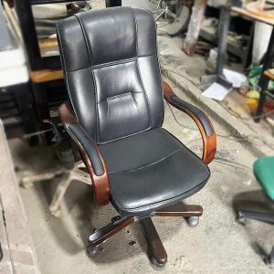 Ghế Giám Đốc Bọc Da Phối Tay Vịn Chân Gỗ Cũ