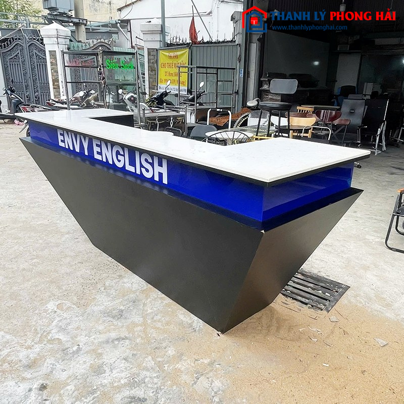 Quầy Lễ Tân Cũ 2m5 Phối Màu Đen Trắng Sang Trọng