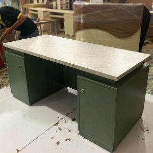 Bàn Giám Đốc Gỗ MDF Màu Xanh Rêu 1m6 Mới 99%
