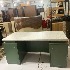 Bàn Giám Đốc Gỗ MDF Màu Xanh Rêu 1m6 Mới 99%