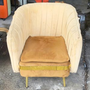 Sofa Đơn Cũ Bọc Nhung Màu Vàng