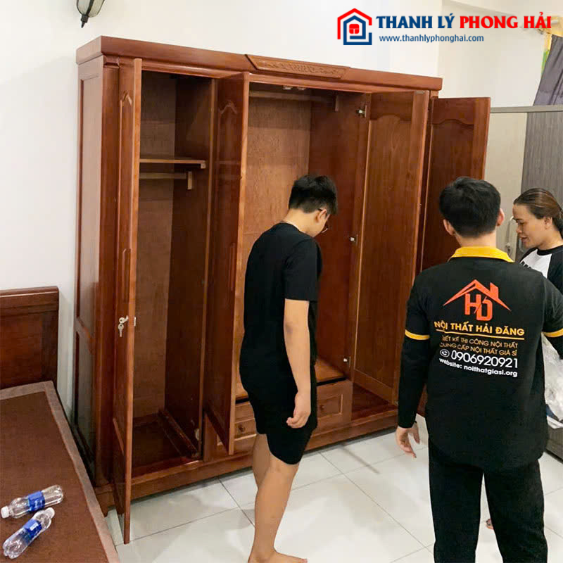 Tủ Quần Áo 4 Cánh Gỗ Tự Nhiên Có Hộc Mới 99%