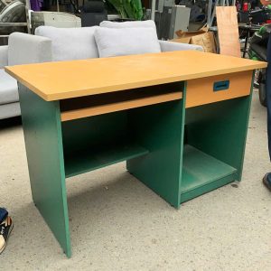Bàn Làm Việc Cũ Kèm Ngăn Kéo 1m2