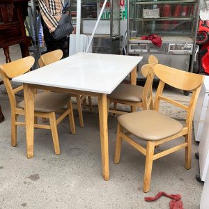 Bộ Bàn Ăn 4 Ghế Khung Gỗ Lót Nệm Cũ