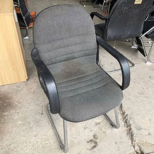 Ghế Chân Quỳ Bọc Vải Xám Cũ