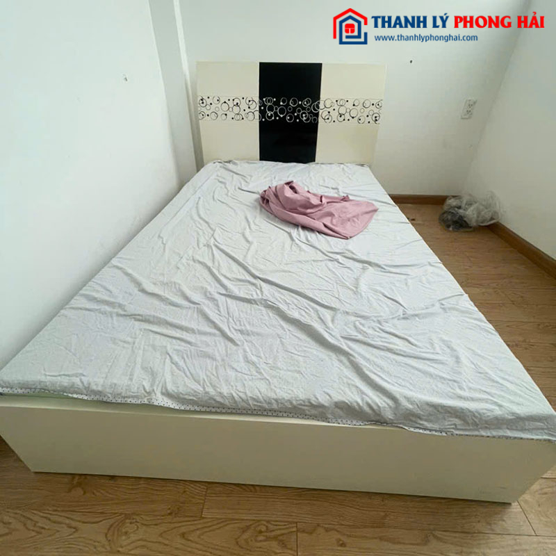 Giường Ngủ Gỗ Công Nghiệp Dáng Bệt Cũ