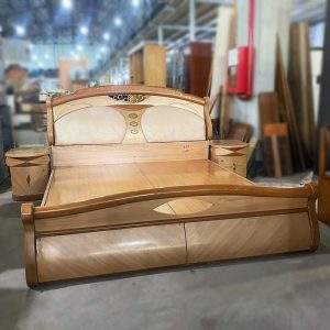Giường Ngủ Gỗ Cũ 1m8 Độc Đáo