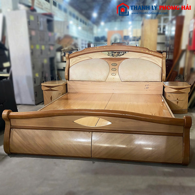 Giường Ngủ Gỗ Cũ 1m8 Độc Đáo