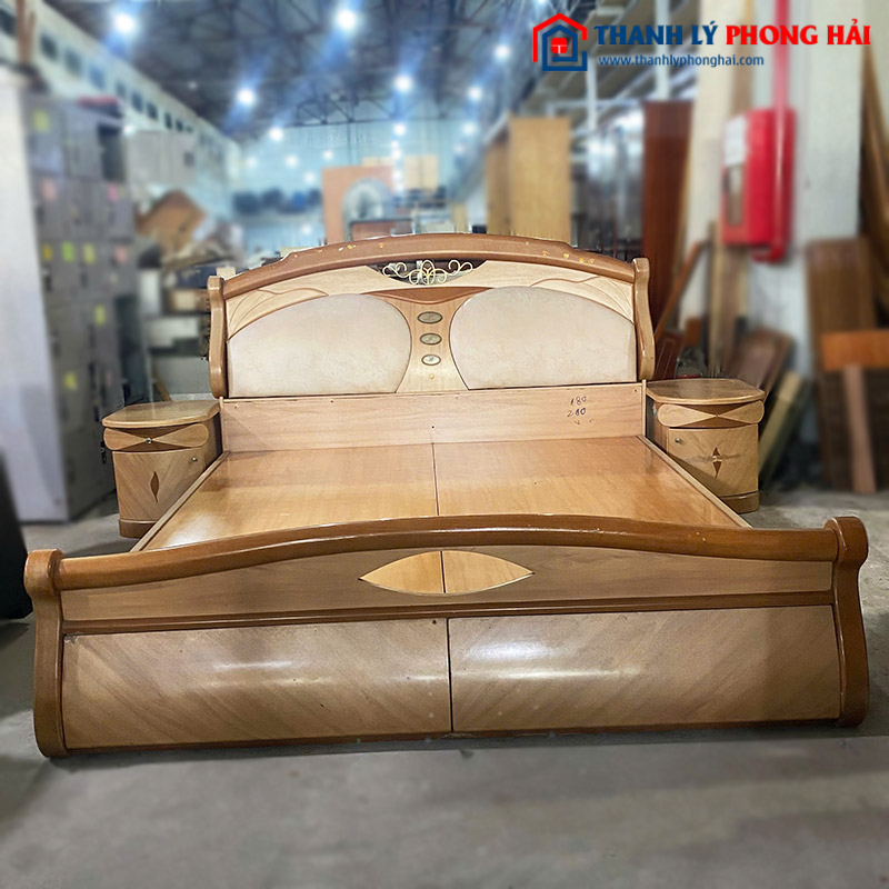 Giường Ngủ Gỗ Cũ 1m8 Độc Đáo