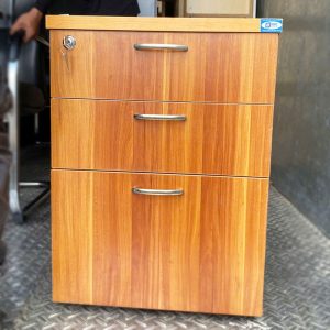 Tủ Cabin Gỗ Công Nghiệp Có Bánh Xe Cũ