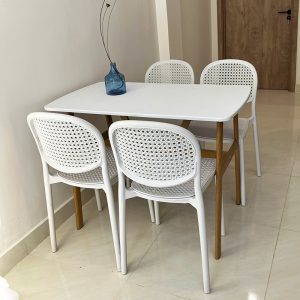 Bộ Bàn Ăn 4 Ghế Nhựa Bàn Chân Gỗ Mới 99%