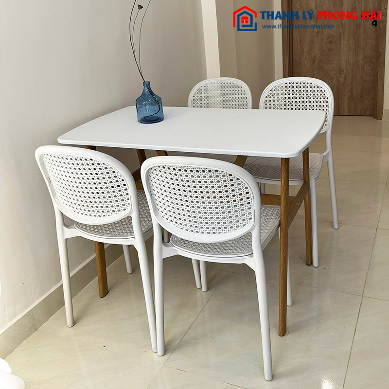 Bộ Bàn Ăn 4 Ghế Nhựa Bàn Chân Gỗ Mới 99%