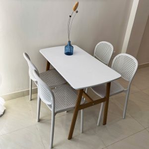 Bộ Bàn Ăn 4 Ghế Nhựa Bàn Chân Gỗ Mới 99%
