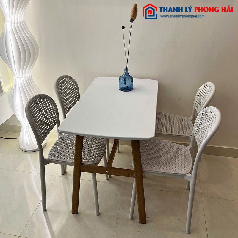 Bộ Bàn Ăn 4 Ghế Nhựa Bàn Chân Gỗ Mới 99%