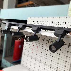 Đèn Rọi Ray LED Cũ 4 Bóng Cũ