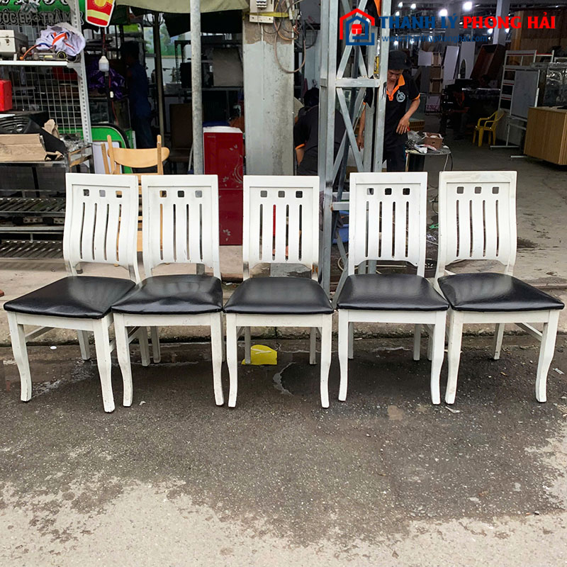 Ghế Ăn Khung Gỗ Trắng Lót Đệm Da Cũ