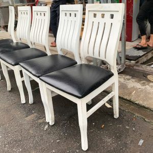 Ghế Ăn Khung Gỗ Trắng Lót Đệm Da Cũ