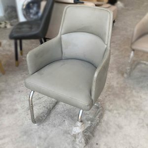 Ghế Chân Quỳ Bọc Da Xám Cũ