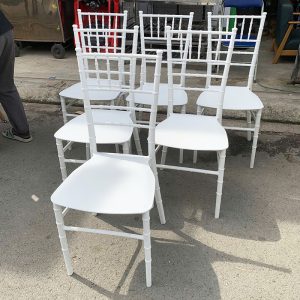 Ghế Tiffany Nhựa Đúc Nguyên Khối Cũ