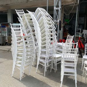 Ghế Tiffany Nhựa Đúc Nguyên Khối Cũ