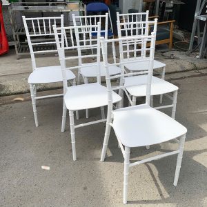 Ghế Tiffany Nhựa Đúc Nguyên Khối Cũ