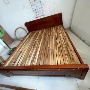 Giường Gỗ Tự Nhiên Thiết Kế Đơn Giản Cũ