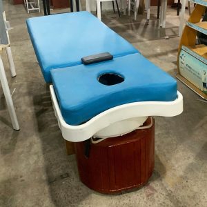 Giường Massage Khung Gỗ Bọc Nệm Da Có Bồn Gội Cũ