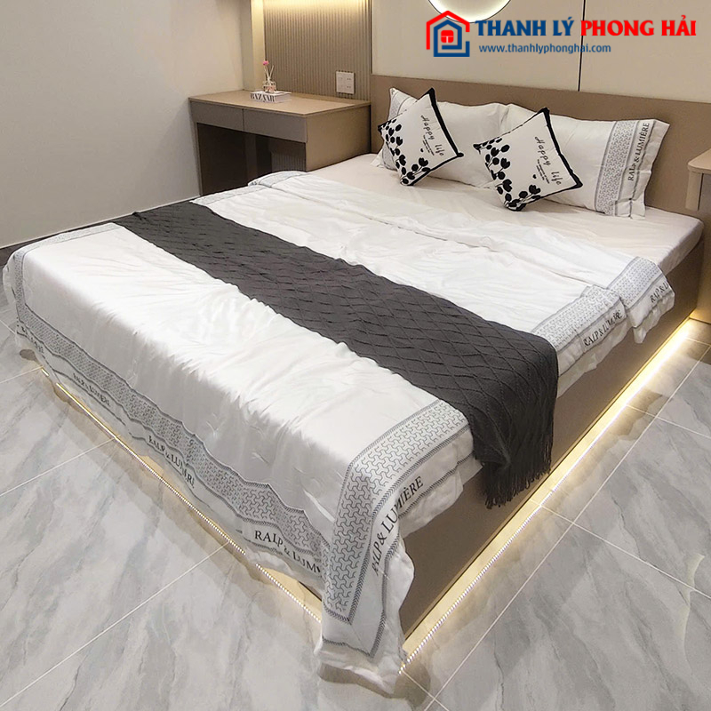 Hệ Giường Ngủ Gỗ Kèm Bàn Trang Điểm, Bàn Làm Việc Mới 99%