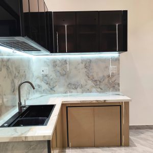 Hệ Tủ Bếp Chữ L Gỗ Công Nghiệp Cánh Acrylic Mới 99%