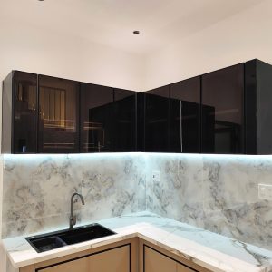 Hệ Tủ Bếp Chữ L Gỗ Công Nghiệp Cánh Acrylic Mới 99%