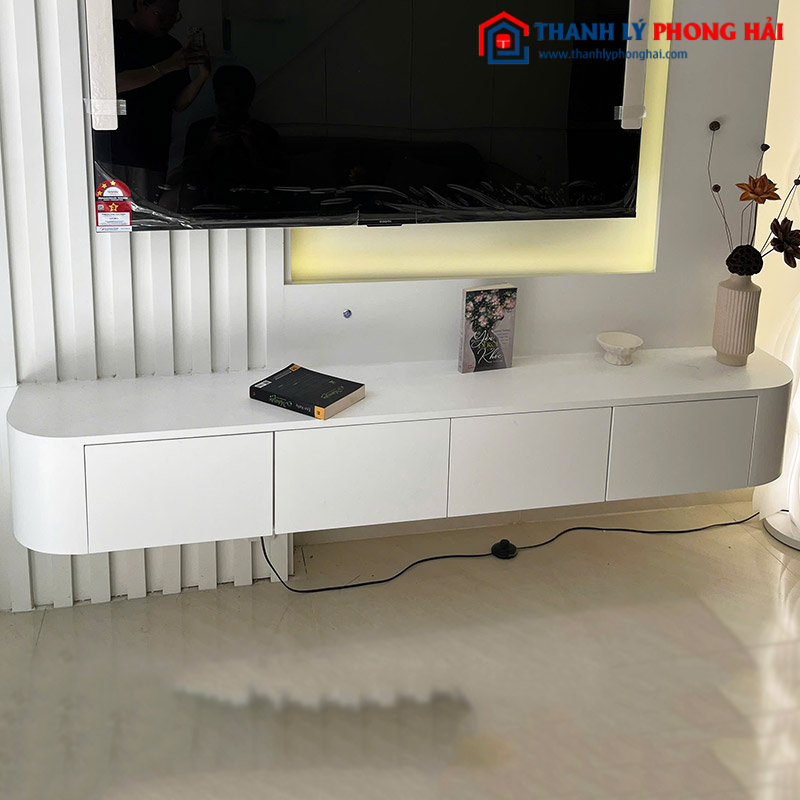 Kệ Tivi Gỗ Công Nghiệp Treo Tường Bo Cong Mới 99%