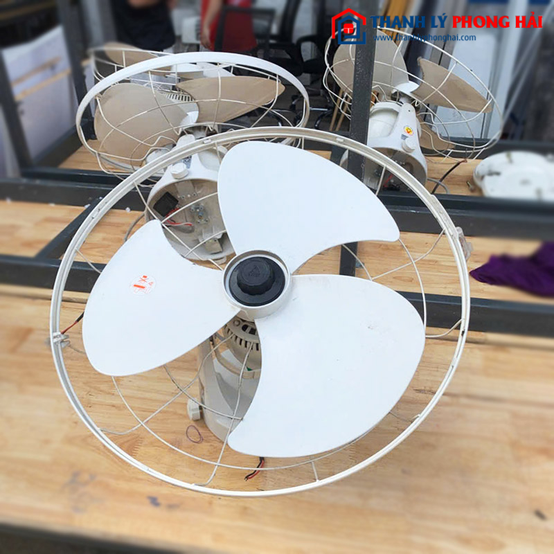 Quạt Đảo Treo Trần 3 Cánh Nhựa Cũ