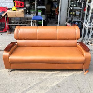Sofa Băng Bọc Da Màu Nâu Tay Gỗ Cũ
