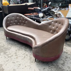 Sofa Băng Dài 2m7 Bọc Da Kiểu Dáng Bo Cong Cũ