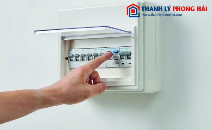 Tắt cầu dao máy lạnh