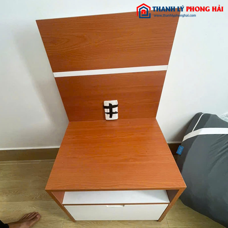 Tủ Đầu Giường Gỗ Công Nghiệp Có Ngăn Kéo Cũ