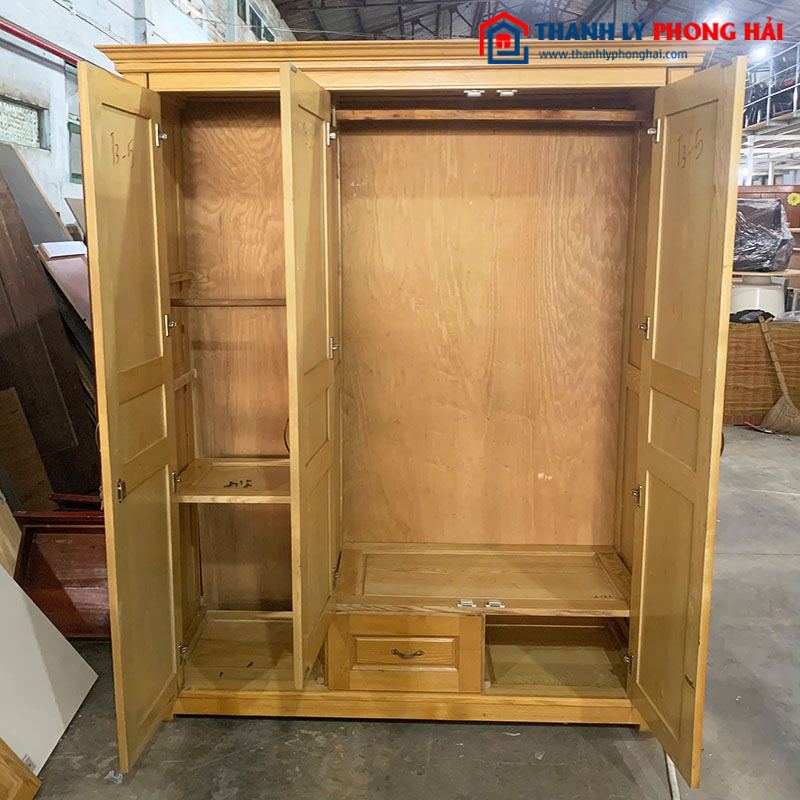 Tủ Quần Áo Gỗ Tự Nhiên 3 Cánh Chạm Hoa Văn Cũ