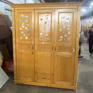 Tủ Quần Áo Gỗ Tự Nhiên 3 Cánh Chạm Hoa Văn Cũ