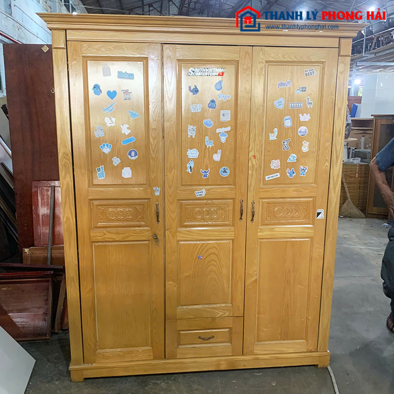 Tủ Quần Áo Gỗ Tự Nhiên 3 Cánh Chạm Hoa Văn Cũ