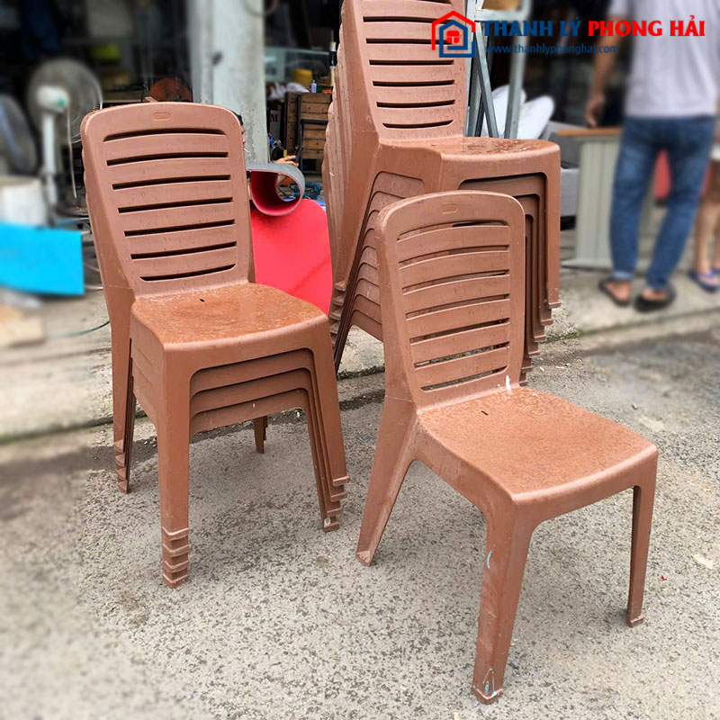 Ghế Nhựa Lưng Sọc Cũ