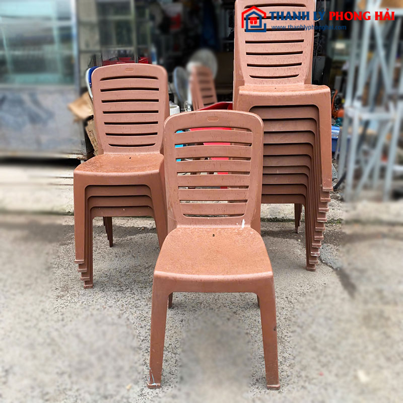 Ghế Nhựa Lưng Sọc Cũ