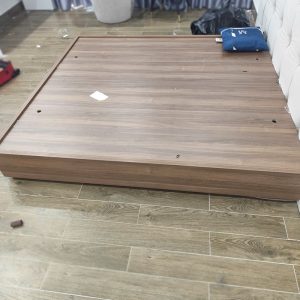 Giường Bệt Gỗ Công Nghiệp Màu Trắng Cũ