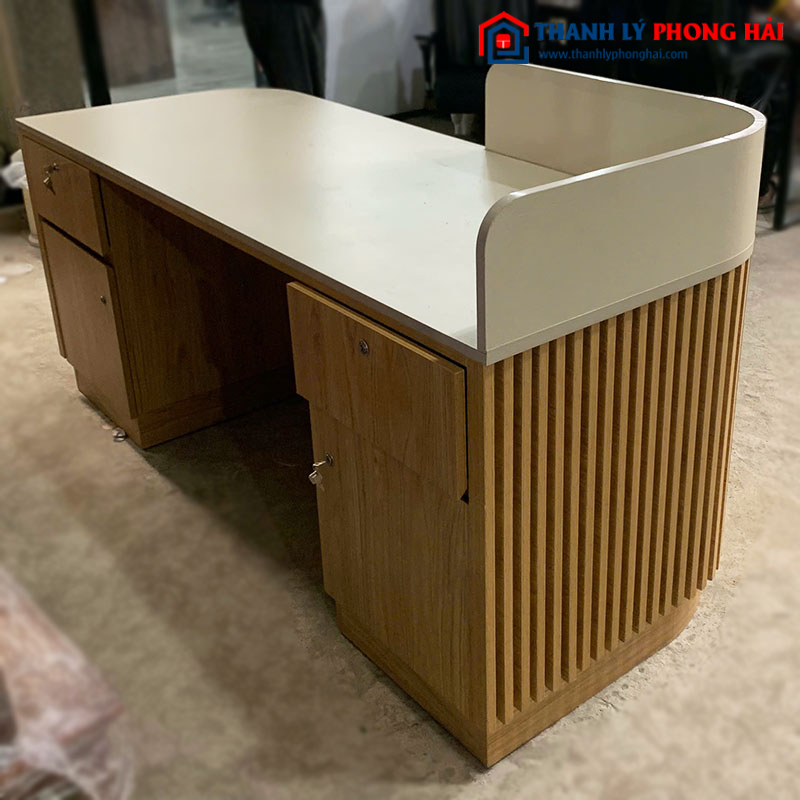Quầy Lễ Tân 1m8 Gỗ Công Nghiệp Nan Dọc Bo Cong Cũ