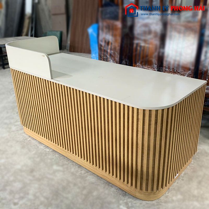 Quầy Lễ Tân 1m8 Gỗ Công Nghiệp Nan Dọc Bo Cong Cũ