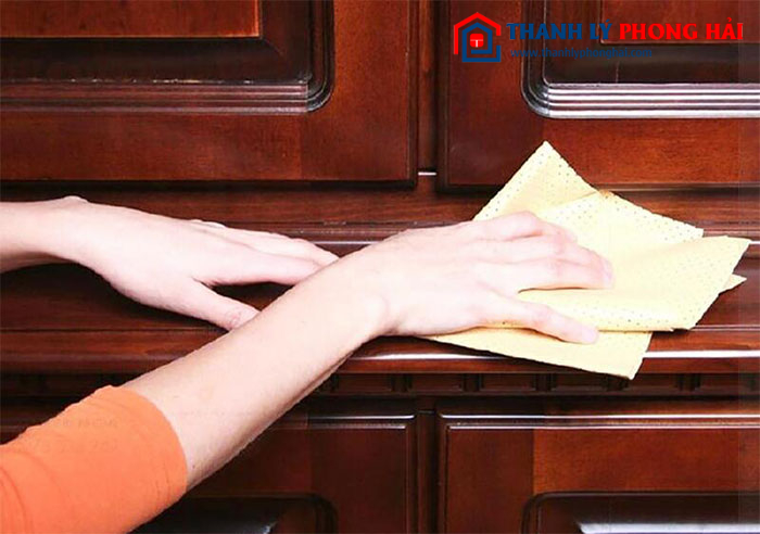 Vệ sinh tủ quần áo